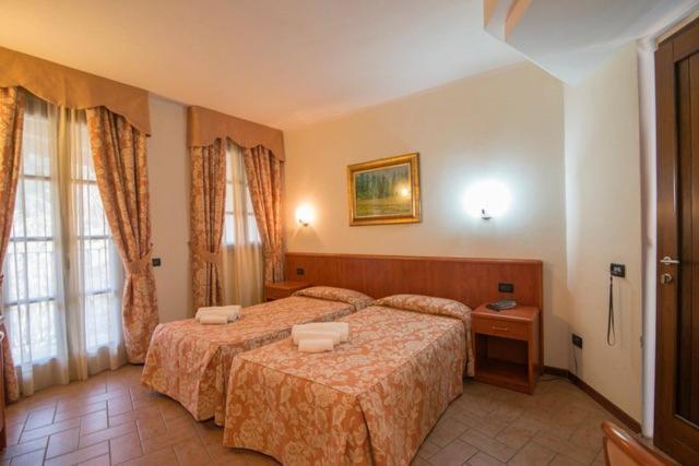 Albergo Giardino Sannazzaro de' Burgondi Extérieur photo