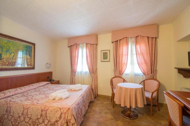 Albergo Giardino Sannazzaro de' Burgondi Extérieur photo