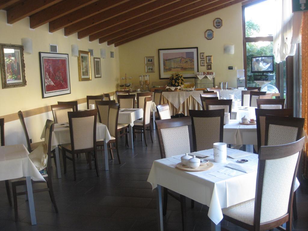 Albergo Giardino Sannazzaro de' Burgondi Extérieur photo