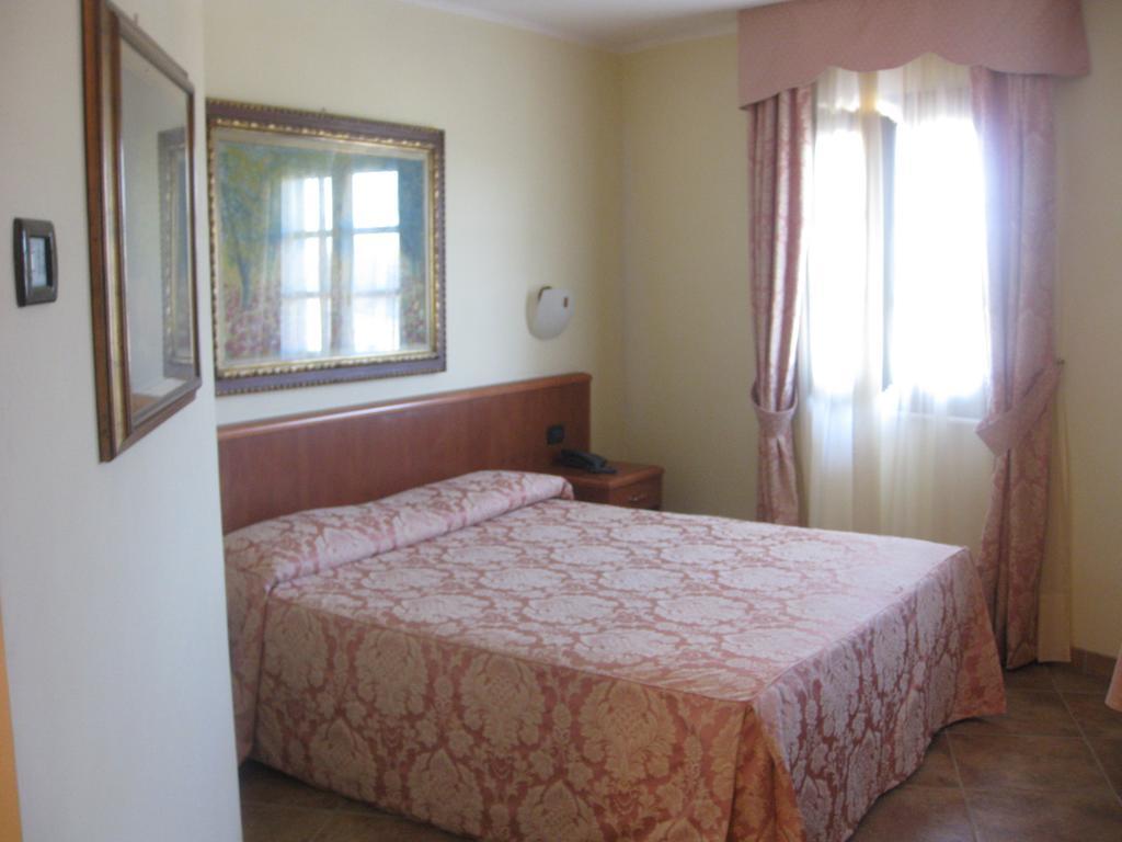 Albergo Giardino Sannazzaro de' Burgondi Chambre photo