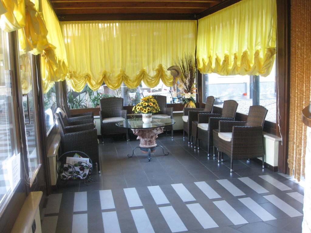 Albergo Giardino Sannazzaro de' Burgondi Extérieur photo